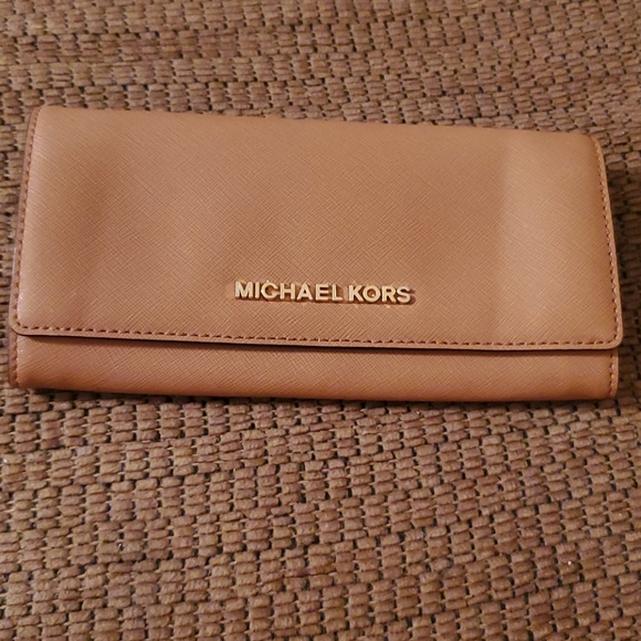 Michael Kors Handbags - Michael Kors wallet euc